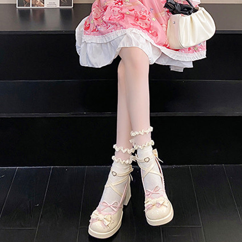 Süße Lolita-Schuhe mit klobigen Absätzen und Spitzenbesatz