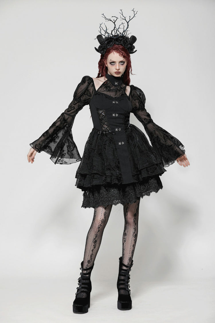Schwarzes Gothic-Lolita-Abschlusskleid mit Neckholder, langen Trompeten- und Puffärmeln, mehrlagiger Spitze für Damen