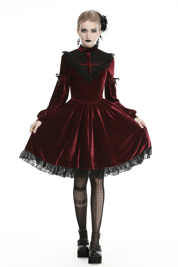 Rotes Vintage-Gothic-Velet-Kleid mit langen Ärmeln und Spitzenkragen und Kreuz