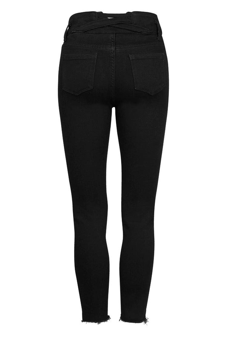 Schwarze dreieckige dekorative Metallplatte auf der Rückseite, gekreuzte Träger, eng anliegende Punk-Jeanshose für Damen