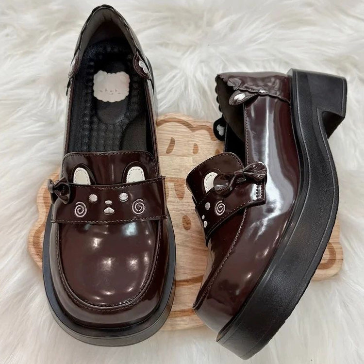 JK-Lolita-Lederschuhe im Preppy-Stil mit eckiger Zehenpartie und Waschbärenmuster in 2 Farben