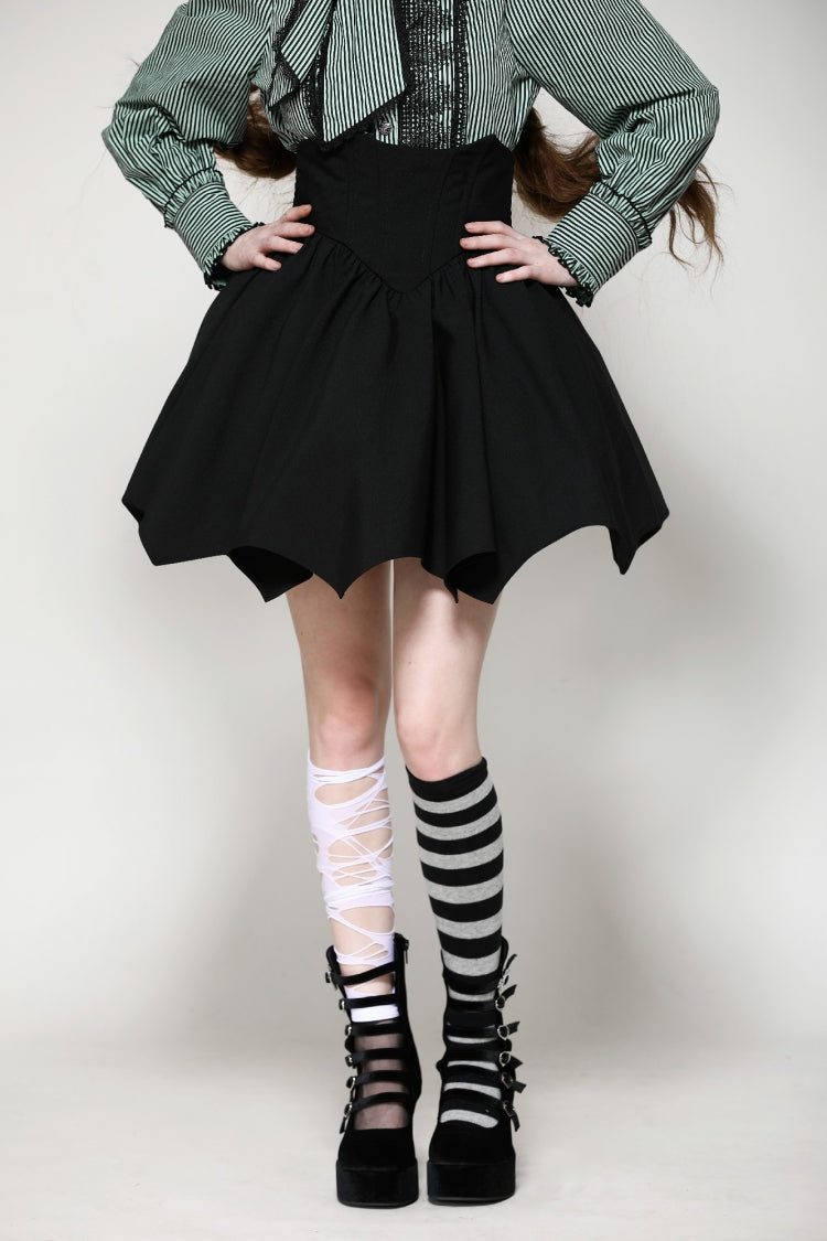 Schwarzer, hoch taillierter Damen-Gothic-Lolita-Kurzrock mit Fledermaussaum