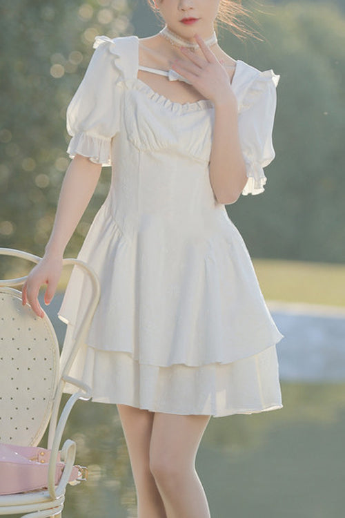 Süßes Lolita-Kleid aus weißem, gerüschtem, quadratischem Kragen und kurzen Ärmeln aus doppellagigem, geprägtem Stoff