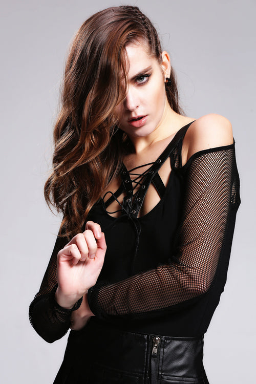Schwarzes schulterfreies T-Shirt aus Modal mit Lederriemen und Schnürung im Punk-Stil für Damen