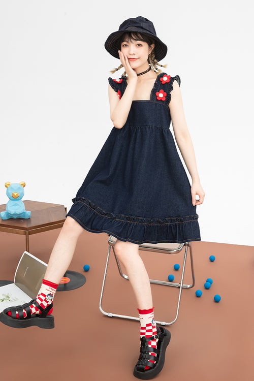 Schwarzes, hoch tailliertes Lolita-Trägerkleid aus Denim mit Rüschenträgern und Blumen-Accessoires