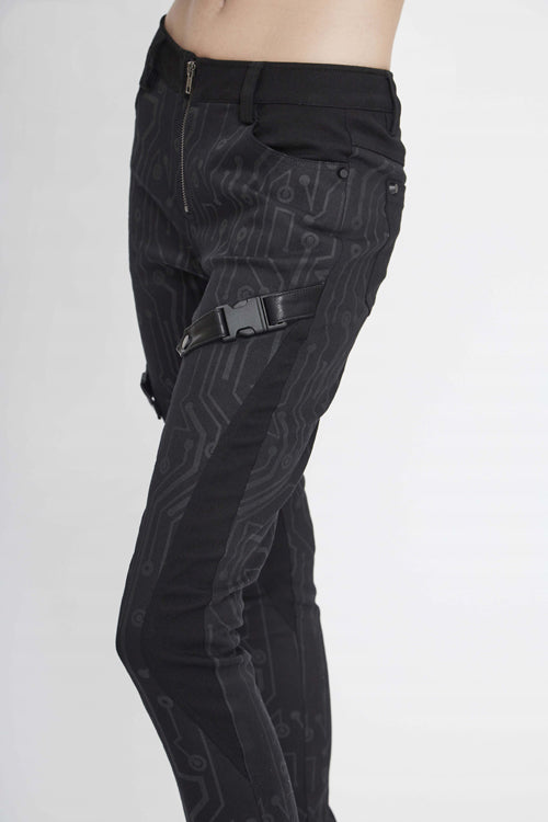Schwarze Damenhose aus Leder mit Punk-Circuit-Print