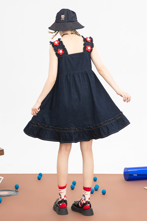 Schwarzes, hoch tailliertes Lolita-Trägerkleid aus Denim mit Rüschenträgern und Blumen-Accessoires